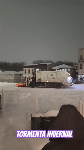 La ciudad de #newyork es limpiada continuamente de la #nieve #tormentainvernal #frio