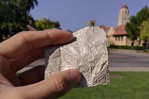 Stanford engineers develop a plastic clothing material that cools the skin