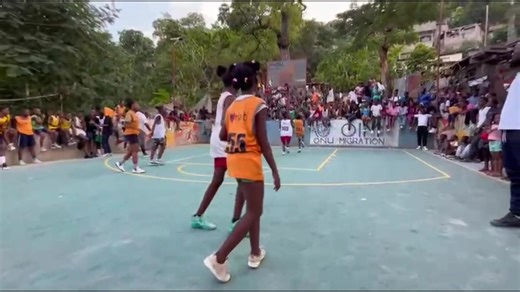 Bourdon a vibré pour la solidarité, l’inclusion et le basketball le 22 novembre dernier. Voici quelques moments forts en vidéo ! IOM Haiti EU Civil Protection & Humanitarian Aid | FONDATION J'AIME HAITI