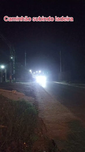 Caminhão subindo ladeira tem que acelerar forçando o motor. #shorts #estrada #curiosidades #vcsabia