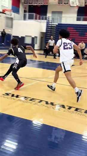 This is an aggressive dunk #fip #fyp #fypppppppppppppp #basket #dunk