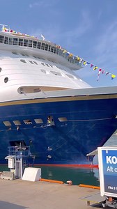 Color Magic klappet akkurat til kai festpyntet i anledning Kronprins Haakon sin fødselsdag!⛴☀️🎉🇳🇴👑Tommelen opp hvis du vil gratulere ham med dagen🥳 | Color Line