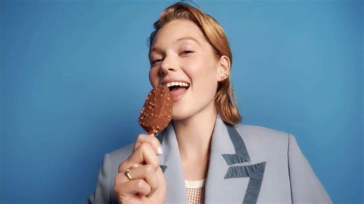 Häagen-Dazs Vanilla Milk Chocolate Almond Bar TV Spot, 'Love at First Bite'