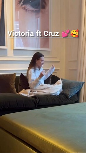 181K views · 1.2K reactions | The emotions are unreal! ✨ Victoria Beckham & Cruz serving pure magic with this acoustic Spice Girls moment. Family talent LEVELS.  #VictoriaBeckham #DavidBeckham #darellawhitestone #nostalgia #CruzBeckham #SpiceGirls | Darella Whitestone | Facebook