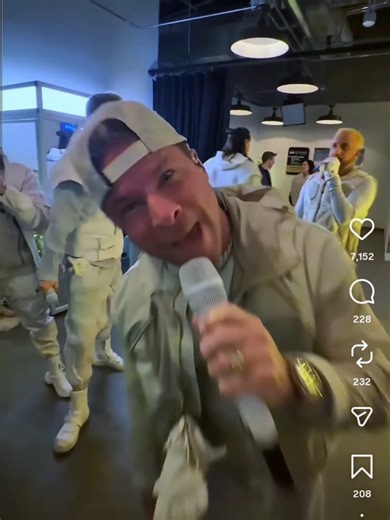 countdown to our next concert is underway!! Howie in full choreography. Brian being silly. I cannot wait. #backstreetboys #largerthanlife #sphere