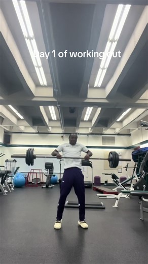 #CapCut just slapped on some weights don’t even know how much this is 😭#fyp #volleyballplayer #viral