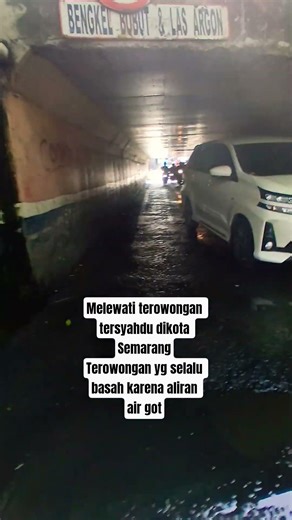 Melewati terowongan tersyahdu dikota SemarangTerowongan yg selalu basah karena aliran air got