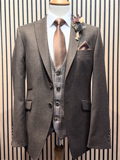 Introducing the Cheltenham🤎 A new addition to the Peter Posh collection, shown here styled with coordinating accessories. A smart option for grooms looking to work with warmer brown tones as an alternative to more traditional black or navy. Available to hire or buy - speak to your local showroom for details. #WeddingSuits #GroomStyle #MensFormalwear #UKWedding #Brown