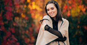 Tendance manteau : le poncho plus en vogue que jamais cet automne !
