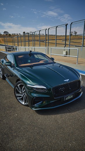 Acelerados on Instagram: "JÁ ESTÁ NO AR: HOJE TEM BENTLEY CONTINENTAL GT SPEED NO ACELERADOS! 🤩🚗 Salve, Acelerados! Hoje o nosso DIRIGINDO SONHOS é com muita VELOCIDADE e ELEGÂNCIA! No episódio desta semana, @gersoncampos vai mostrar todos os detalhes da nova geração do @bentleymotors Continental GT Speed First Edition, um dos modelos mais icônicos da marca de luxo britânica. Com 782 cv despejados pelo motor 4.0T V8 híbrido, essa máquina emprestada pelos amigos da @paitomotors esbanja muito lu