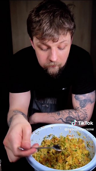 Przepisy na surówkę z kiszonej kapusty