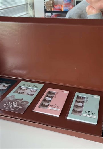 The Glow-Getter & The Dreamer now in BRUNETTE 🤎 Available in our classic FlutterHabit method and pre-glued STICK•tionary 🍫 #flutterhabit #brownlashes