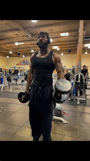 Your average nurses, wet dream when doing blood work The vascularity in my arms on a good day has gotten so crazy. I don’t even recognize myself most days #fyp #vascular #bodybuilding #fitnessmotivaton #preplife