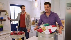 No time-outs tonight! An all-NEW #PropertyBrothers starts now (9|8c) -with Drew Scott and Jonathan Silver Scott. | HGTV