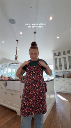 JANE OLIVIA👩🏼‍🍳✨🍝🥒🍒🍰 on Instagram: "this kiddos were watching polar express & and I couldn’t help but tune in slightly🤭🎄✨"