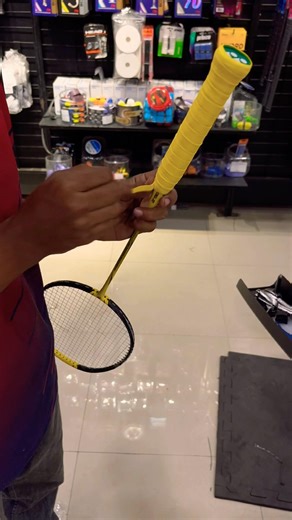 How to apply Grip on Badminton racquet 🏸 ✨#badminton #racquets #yonex #badmintonlovers #howto