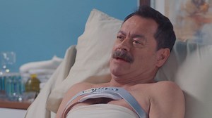 ¡Una cena familiar puede convertirse en una guerra! 🌐 Solo en #VencerElPasado podrás disfrutar de una historia increíble #ConLasEstrellas y #ConLaFrenteEnAlto | Novelas Las Estrellas