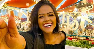 Camila Loures é premiada melhor youtuber da America Latina