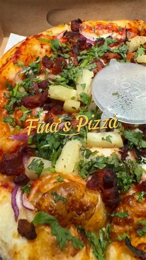 I fear the sandwich hyper-fixation has ended because today all I wanted was pizza 🍕 Got al pastor pizza (WITH green & red salsa on the side 😮‍💨) and a classic combo from Fina’s Pizza because the crust is always soft and the prices are right. Anyway… pizza era. #pizzatok #bayareaeats #foodfixation #foodcravings #bayareafoodies Bay Area pizza San Pablo pizza al pastor pizza pizza cravings food hyper fixation