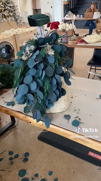 How to Make a Stunning Cascade Bouquet | Wedding Flower Tips