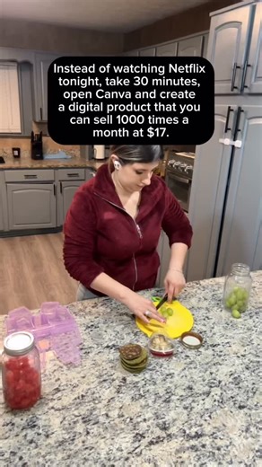 SAHM Online Income | Beginner Help on Instagram: "Here’s how I’m doing it and how you can too 👇🏻 1️⃣Pick a niche that feels right Fitness, wellness, budgeting, cooking, parenting... whatever you’re passionate about. Because if you love what you create, people will feel it too. 2️⃣Design something simple but helpful Canva is your best friend here- templates, planners, ebooks, checklists. You don’t need to be fancy... you just need to care about helping someone solve a problem. 3️⃣Upload it to y