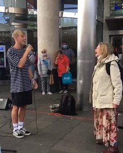 93K views · 1.4K reactions | Just 2 complete strangers sharing a beautiful moment ❤️ | Jason Allan | Facebook