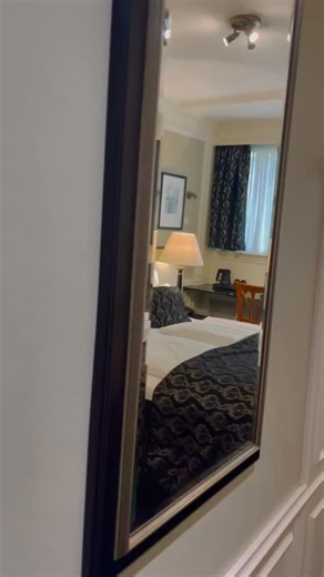 After a busy day exploring Amsterdam, all you want is a cosy room and a relaxing atmosphere to put your feet up. Our Comfort Rooms offer the perfect place to unwind, each featuring its own decorative touches and a calming, seasonal view right outside your window. #apollofirsthotel #amsterdamhotels #amsterdamstay #amsterdam #visitamsterdam | Apollofirst boutique hotel Amsterdam