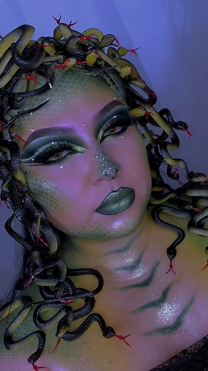 🐍 makeup tutorial Medusa 🐍 @jaquelin_salto Prebase porcelain @beautycreations.cosmetics Palette the glow @_ruthbeautyy Cristales @_ruthbeautyy Pestañas mimosa @_ruthbeautyy Painting Palette @ucanbemakeup Eyeliner @ylcosmeticsllc Base de maquillaje @ylcosmeticsllc Eye contacts @eyemoody.official #instagramreels #explorepage #cutcrease #inspiration #vibrant #glam #instagood #instadaily #makeuppost #glowup #medusa #tendencias #makeup #makeupaddict #mua #muaaasapoyo #muas #medusamakeup #undiscover