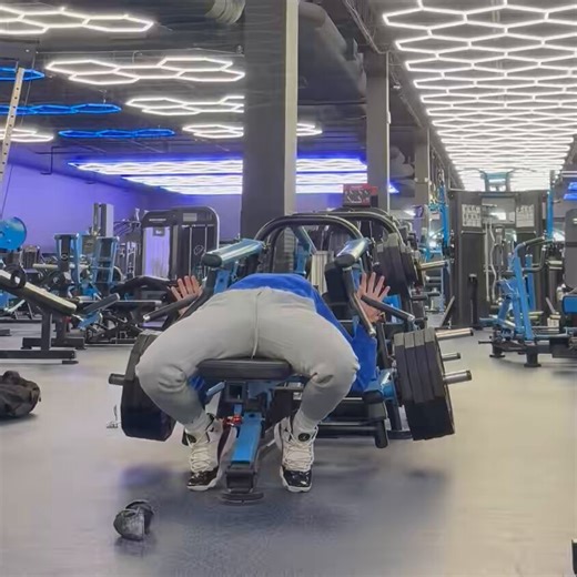 Some are calling this:“The GREATEST Chest Press Machine ever invented”Is it actually?I’m not sure if it is numero uno but I am sure of this:This machine is LIGHT YEARS BETTER than Barbell Bench Press in every possible way