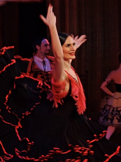 Фрагмент балету «Дон Кіхот» Кітрі - Ілона Кравченко Базиль - Микита Сухоруков Еспадо - Ілля Морозов Гамаш - Ернест Кирсенко Іспанка - Райса Бетанкоурт Санчо Панса - Микита Кайгородов Дон Кіхот - Дмитро Александров Болеро - Євген Логвиненко, Владислава Аксютіна. Мерседес - Варвара Мількевич Диригент – Микола Дядюра. #НаціональнаОпераУкраїни #NationalOperaOfUkraine