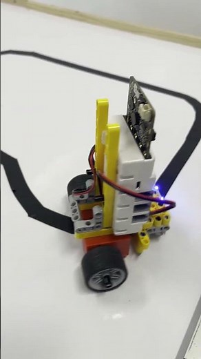 Construye un siguelínea con Nezha programando con MakeCode tu placa microbit y elige la velocidad.