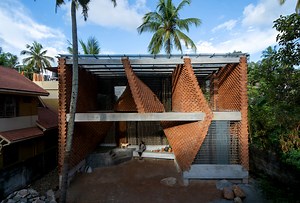Pirouette House / Wallmakers