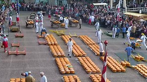 File:Cheese market in Alkmaar 02.webm - Wikimedia Commons
