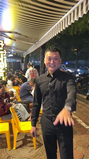 Mưa gió mà khách hàng vẫn ủng hộ A Choén quá ạ 🥹😁 —————————————————- A Choén - Bò Nướng Than Hoa 🔥 📌 CS1: 86 Quảng Bá, Tây Hồ, Hà Nội ( ☎️: 037.417.1930) 📌 CS2: 89 Nguyễn Hoàng, Mỹ Đình, Hà Nội ( ☎️: 035.639.0023) 📌 CS3: 281 Đội Cấn, Ba Đình, Hà Nội ( ☎️: 096.818.9293) 📌 CS4: 93 Võ Thị Sáu, Hai Bà Trưng, Hà Nội ( ☎️: 0918.121.000) 📌 CS5: 108 Chùa Láng (ngã 4 Huỳnh Thúc Kháng kéo dài), Đống Đa, Hà Nội ( ☎️: 0979.213.332) 📌 CS6: 543 Nguyễn Văn Cừ, Long Biên, Hà Nội ( ☎️: 098.696.1162) 📌 