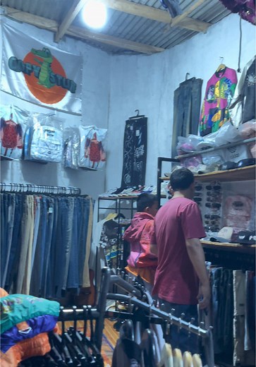 suasana malam di copy stuff nihh baru upload lagi, makasih banyak orang pasawahan udah mampir ke copy stuff🙏🏻🫡 #copystuff #thrifting #purwakarta #vintage