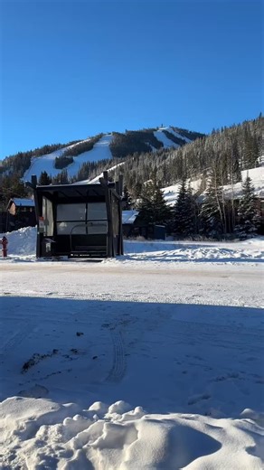 Fresh snow is falling ❄️ and cozy season is officially here. Warm interiors, steamy hot tubs, complimentary breakfasts, and that just-fell powder outside your window? Yes please. Use code FRESHSNOW for 20% off your stay and come enjoy winter the way it’s meant to be. ✨ Snow days ✨ Hot tubs ✨ Warm, welcoming spaces ✨ Free breakfast | A-Frame Club