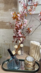 39K views · 806 reactions |  Un baño relajante, una rutina de belleza, un momento de lectura, un masaje o, simplemente, un poco de silencio.  El baño se convirtió en el alma de la casa. Es un espacio de intimidad, un lugar para relajar el cuerpo y la mente, para cuidar de ti y de tu salud. Y hoy te sorprendo para que te lleves TODO. Romi  #LaFontana es amor a la vida #decoideas #decohome #decotips #decofontana | La Fontana Deco&estilo | Facebook