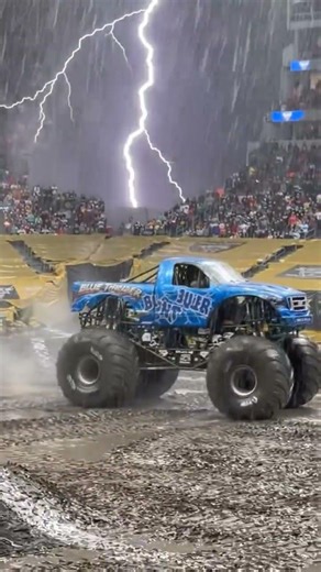 BLUE THUNDER MUD RUNNER #monsterjam #mud runner #monster trucks