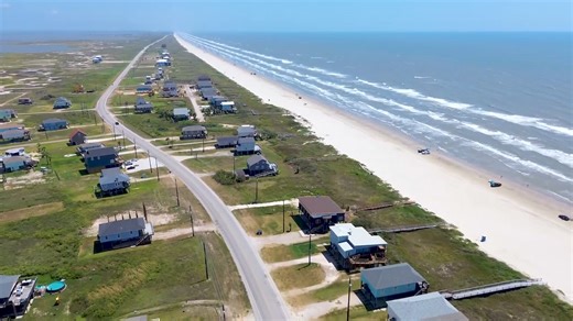 5K views · 91 reactions | Fiberglass poles are strategically installed throughout our Houston electric service area and we’re replacing approximately 1,000 wooden poles with these by the end of August. Watch our video to learn more about why they are an important part of our resiliency improvement efforts. | CenterPoint Energy | Facebook