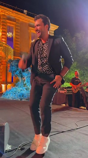 Nader Al Atat's Energetic Live Performance