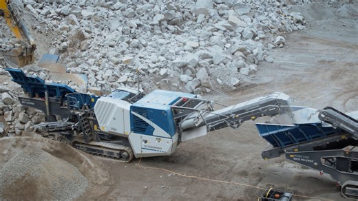 Economical, sustainable and intuitive operation: the MOBICAT MC 110(i) EVO2 jaw crusher from Kleemann. ✅ As a compact primary crusher, the plant can be used in a variety of ways and offers maximum flexibility both during transportation and in use. ✅ Thanks to its innovative control and overload systems, high production output and machine availability are guaranteed. ✅ Operation is simple and intuitive via SPECTIVE and SPECTIVE CONNECT, while the efficient D-DRIVE drive concept and other future-p