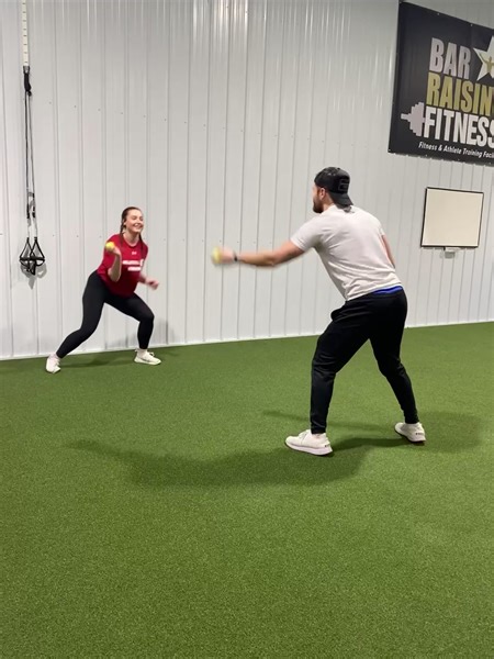 One of our favorite reaction, quickness and hand-eye coordination drills to test our clients and our trainers 😎 - - - - #RiseToTheTop #BarRaisingAthlete #BarRaisingBuilt #speed #acceleration #speedtraining #speeddrills #accelerationtraining #speedandagility #speedandagilitytraining #sprinting #sprints #sportsperformance #sportsperformancetraining #sportsperformancecoach #personaltrainer #personaltraining #agility #agilitytraining #volleyballtraining #volleyballdrills #volleyball | Bar Raising F