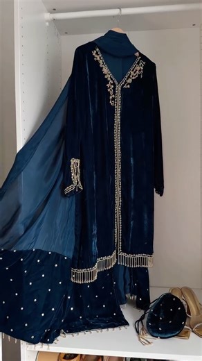 ‎Mahrose مہروز‎ on Instagram: "Uroosa 💕 Beautiful shade velvet, stylish silk palazzo, matching silk dupatta with velvet chan borders and a cute matching potli bag Ready to dispatch"