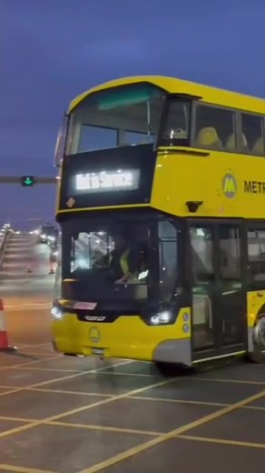 👀 SNEAK PEEK: The first of more than 100 new publicly owned electric buses arrived in the Liverpool City Region yesterday morning. The fully electric double-deckers, which rolled off the ferry from Northern Ireland, will start to enter driver training in the coming weeks before being rolled out into passenger service. 🚍⚡🔋 @LCR Combined Authority