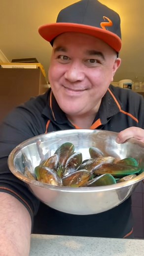 71K views · 1.8K reactions | I make MUSSEL CHOWDER 殺❤️殺❤️ | Ricardo C T Edwards | Facebook