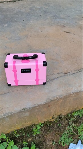 Zulfa's make up is there but Zulfa isn't there #trending