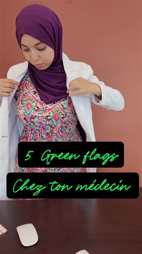 5 green flags chez votre médecin 🟢 Un bon médecin, ça s’évalue aussi à la façon dont il vous reçoit. Écoute vraiment vos plaintes. Demande votre consentement avant d’examiner. Répond à vos questions sans vous faire sentir de trop. Ne réduit pas chaque symptôme à votre poids. Et cherche une cause avant de conclure que c’est dans votre tête. Ce sont des bases. Et pourtant. La liste est longue je pourrais en écrire un livre 😂 (savoir dire “je ne sais pas”, orienter vers un confrère, se former, se