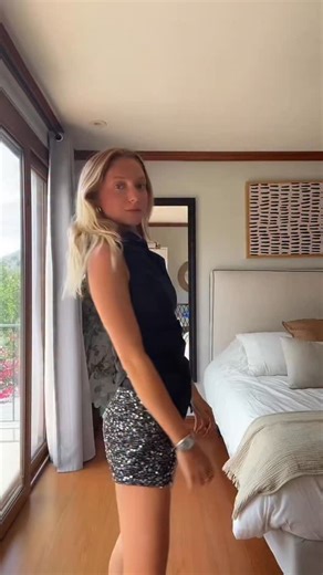 Encuentra tu look en la Liquidación final 💙 Corre antes que se acabe. Disponible en Paris App y Tiendas Paris 🛍️ | Paris