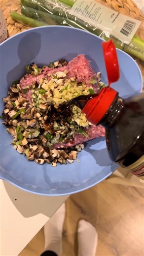 DUMPLING SOUP RECIPE  EASY & DELICIOUS Warm, comforting, and packed with flavor!  Try this dumpling soup with minced pork, garlic, and green onions — perfect for any day! #dumplings #souprecipes #foodie #easyrecipes #homemade #delicious #yum #comfortfood #quickrecipe #fyp | Clara Gothberg | Facebook