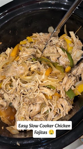 Easy Slow Cooker Chicken Fajitas 🌶️🫑